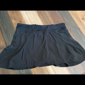 Size 8 lululemon skort
